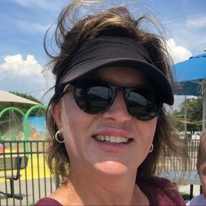 Meet your Posher, April